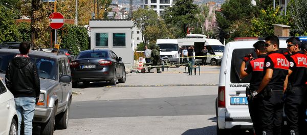 A bomb disposal expert prepares to examine a bag in front of the Israeli Embassy in Ankara, Turkey, September 21, 2016 A bomb disposal expert prepares to examine a bag in front of the Israeli Embassy in Ankara, Turkey, September 21, 2016 - Sputnik International