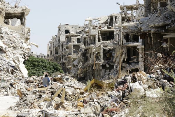 A general view shows destroyed buildings in the government-held Jouret al-Shiah neighbourhood of the central Syrian city of Homs on September 19, 2016 - Sputnik International