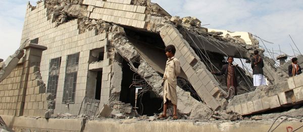 People stand on the rubble of a school destroyed by a Saudi-led air strike in an outskirt of the northwestern city of Saada, Yemen September 14, 2016 People stand on the rubble of a school destroyed by a Saudi-led air strike in an outskirt of the northwestern city of Saada, Yemen September 14, 2016 - Sputnik International