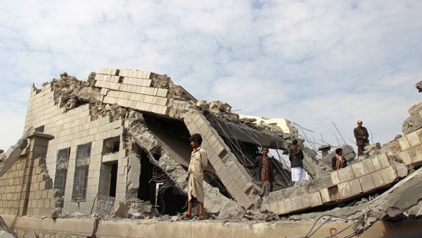 People stand on the rubble of a school destroyed by a Saudi-led air strike in an outskirt of the northwestern city of Saada, Yemen September 14, 2016 - Sputnik International