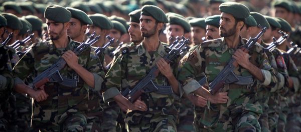Members of Iran's Revolutionary Guards march during a military parade to commemorate the 1980-88 Iran-Iraq war in Tehran. - Sputnik International