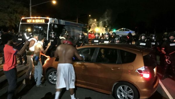 Charlotte Protesters Face Off With Police Over Keith Lamont Scott Shooting - Sputnik International
