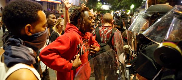 A man speaks to police in uptown Charlotte, NC during a protest of the police shooting of Keith Scott, in Charlotte, North Carolina, U.S. September 21, 2016 A man speaks to police in uptown Charlotte, NC during a protest of the police shooting of Keith Scott, in Charlotte, North Carolina, U.S. September 21, 2016 - Sputnik International