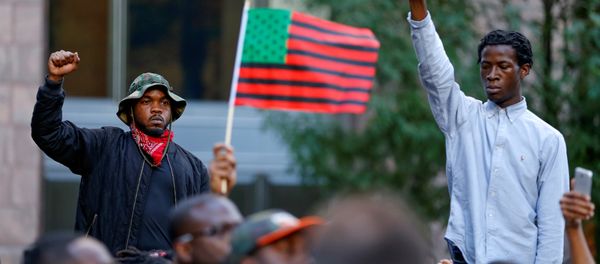 People gather at the intersection of Trade and Tryon Streets in uptown Charlotte, NC to protest the police shooting of Keith Scott, in Charlotte, North Carolina, U.S. September 21, 2016. People gather at the intersection of Trade and Tryon Streets in uptown Charlotte, NC to protest the police shooting of Keith Scott, in Charlotte, North Carolina, U.S. September 21, 2016. - Sputnik International