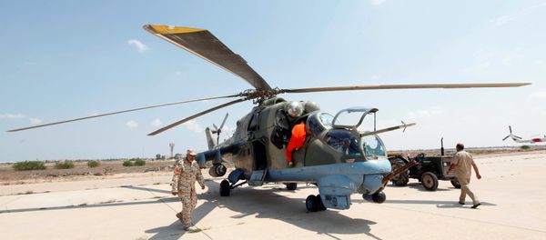 Members of Libyan forces allied with the UN-backed government prepare a renovated Libyan helicopter at Misurata air base, Libya September 4, 2016 - Sputnik International