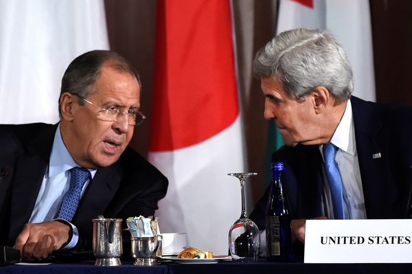 U.S. Secretary of State John Kerry speaks with Russian Foreign Minister Sergei Lavrov during the International Syria Support Group meeting at the Palace Hotel in Manhattan, New York, U.S., September 22, 2016 - Sputnik International