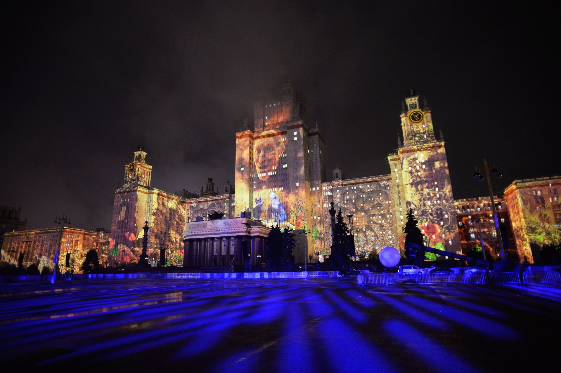 A rehearsal of a multimedia show at the 2016 Circle of Light International Festival on the territory of the Lomonosov Moscow State University A rehearsal of a multimedia show at the 2016 Circle of Light International Festival on the territory of the Lomonosov Moscow State University - Sputnik International, 1920, 25.01.2025