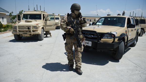 A German soldier from the NATO coalition stands guard during a visit by resolute support spokesman Brigadier General H. Cleveland outside the Shaheen 209th military corps training center in Mazar-i-Sharif on April 26, 2016 A German soldier from the NATO coalition stands guard during a visit by resolute support spokesman Brigadier General H. Cleveland outside the Shaheen 209th military corps training center in Mazar-i-Sharif on April 26, 2016 - Sputnik International