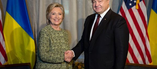 Hillary Clinton meeting with Ukraine's Petro Poroshenko Hillary Clinton meeting with Ukraine's Petro Poroshenko - Sputnik International