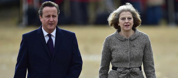Former Britain's Prime Minister David Cameron (L) and current British Prime Minister Theresa May (R) - Sputnik International