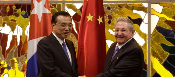 Chinese Premier Li Keqiang (L) is received by Cuban President Raul Castro (R) at the Palace of the Revolution in Havana Chinese Premier Li Keqiang (L) is received by Cuban President Raul Castro (R) at the Palace of the Revolution in Havana - Sputnik International
