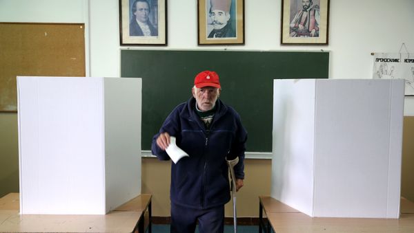 A man votes during a referendum on Statehood Day in Laktasi near Banja Luka, Bosnia and Herzegovina, September 25, 2016. A man votes during a referendum on Statehood Day in Laktasi near Banja Luka, Bosnia and Herzegovina, September 25, 2016. - Sputnik International