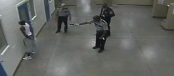 VIDEO – Georgia Cops Tase Complaint Black Man from Behind VIDEO – Georgia Cops Tase Complaint Black Man from Behind - Sputnik International
