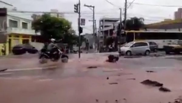 Biker fall down in hole - Sputnik International