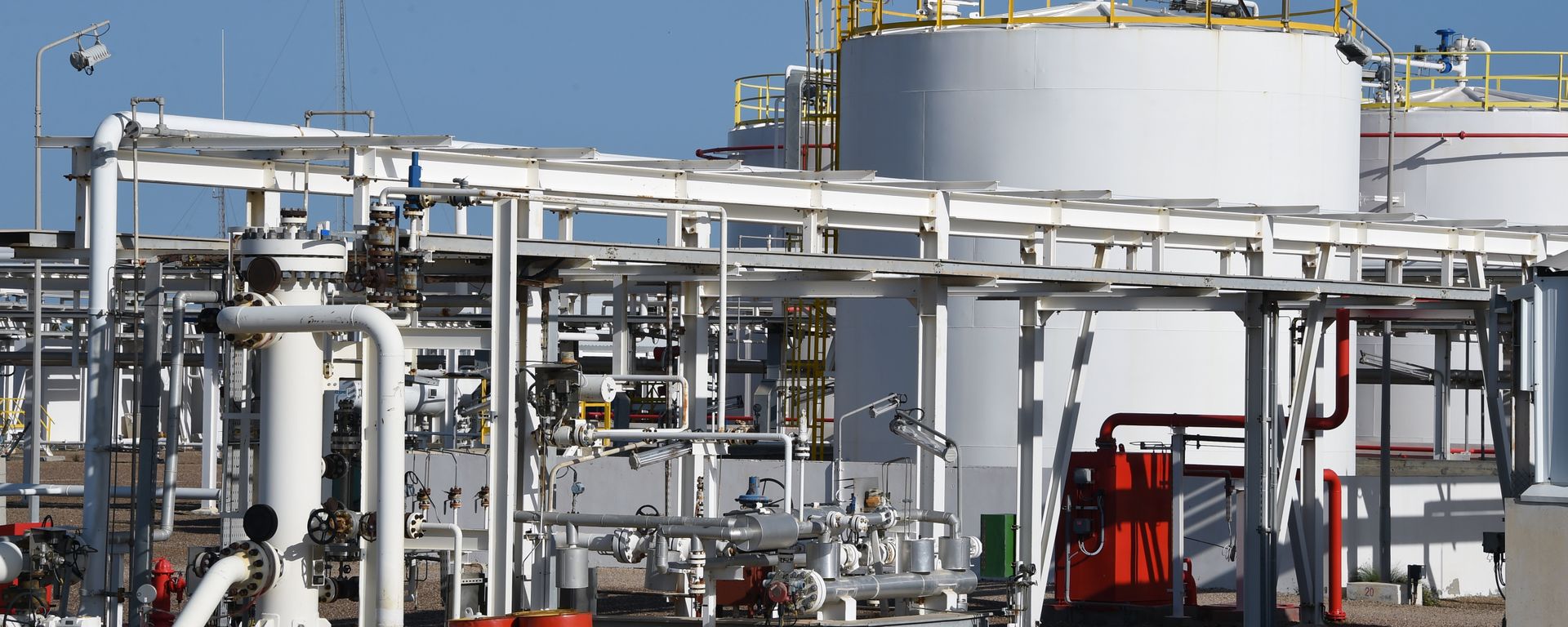 Facilities of the Chergui gas field concession of the UK based oil company Petrofac on the island of Kerkennah. (File) Facilities of the Chergui gas field concession of the UK based oil company Petrofac on the island of Kerkennah. (File) - Sputnik International, 1920, 03.11.2022