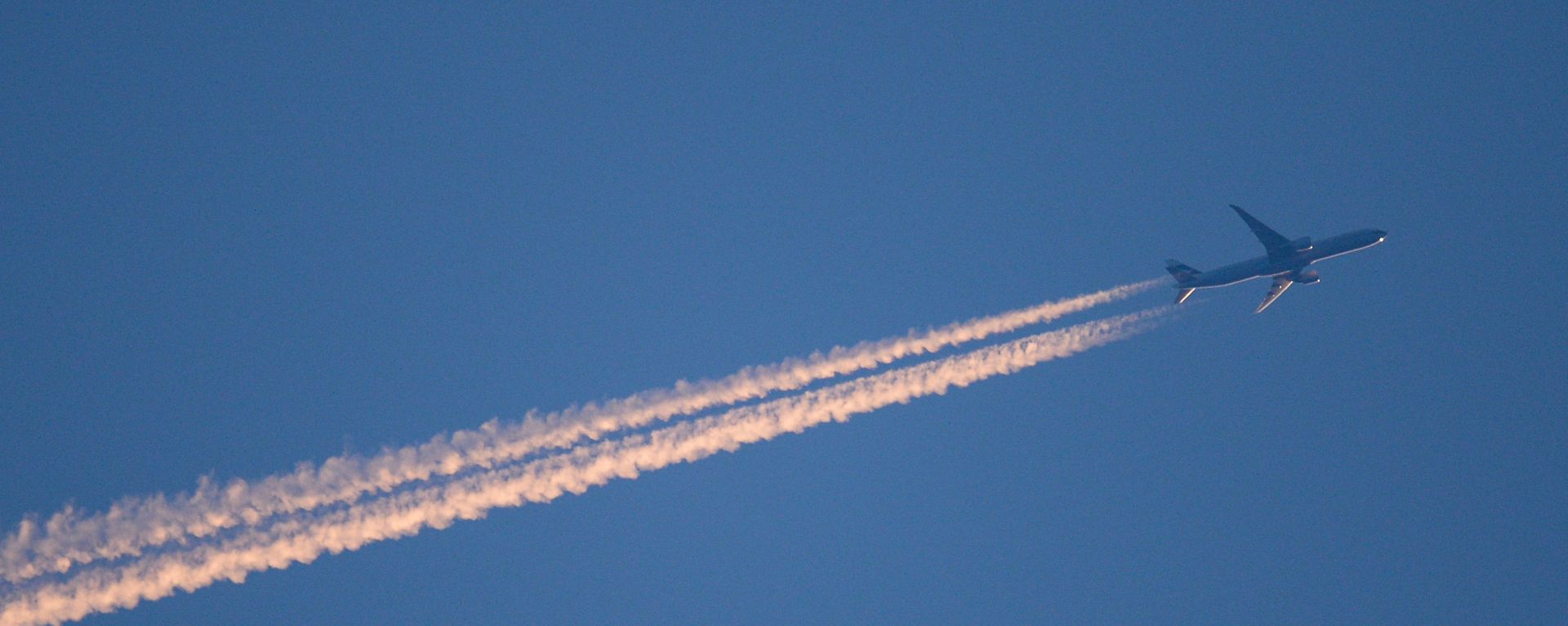 A plane in the sky. - Sputnik International, 1920, 14.07.2022