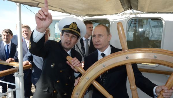 Politicians Run the Show: World’s Leaders Ride Bikes and Mount Horses - Sputnik International