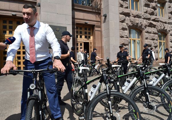 Politicians Run the Show: World’s Leaders Ride Bikes and Mount Horses Politicians Run the Show: World’s Leaders Ride Bikes and Mount Horses - Sputnik International