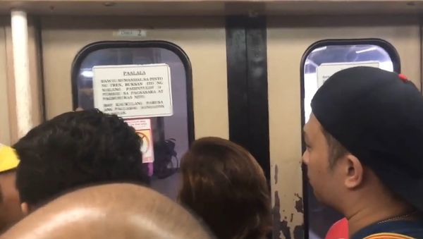 KILLER TRAIN DOOR in the Philippines - Sputnik International