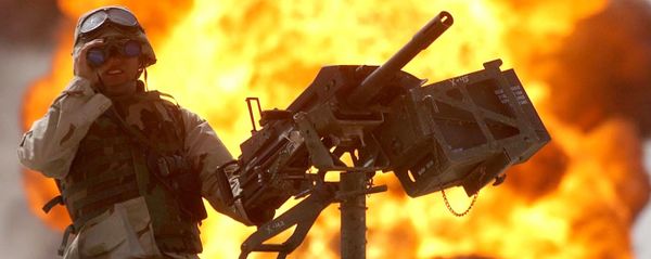 A US soldier looks through a pair of binoculars as a fire in the Rumeila oil field burns in the background in southern of Iraq, Sunday, March. 30, 2003 A US soldier looks through a pair of binoculars as a fire in the Rumeila oil field burns in the background in southern of Iraq, Sunday, March. 30, 2003 - Sputnik International