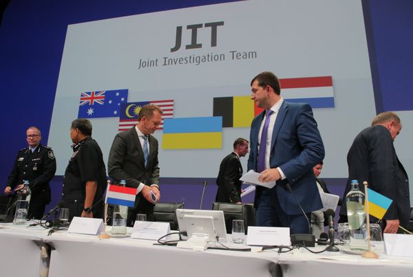 Presentation of a report in Nieuwegein on the investigation results of Malaysia Airlines Boeing 777 (flight MH17) crash in eastern Ukraine in 2014. First Deputy Prosecutor General of Ukraine Dmytro Storozhuk, second right Presentation of a report in Nieuwegein on the investigation results of Malaysia Airlines Boeing 777 (flight MH17) crash in eastern Ukraine in 2014. First Deputy Prosecutor General of Ukraine Dmytro Storozhuk, second right - Sputnik International