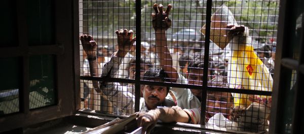 Unemployed Indians stand in queues to register themselves at the Employment Exchange Office in Allahabad, India (File) - Sputnik International