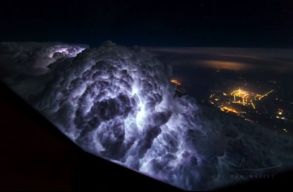Professional Pilot Shoots Unbelievable Photos of Skies and Storms - Sputnik International