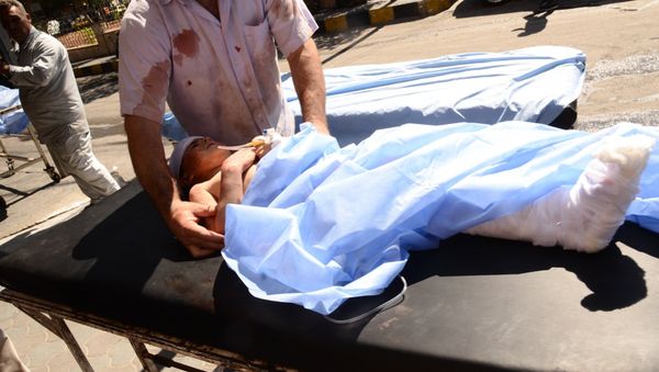 A wounded Syrian child is rushed into a hospital after she was hit by mortar shells that targeted Aleppo's government controlled Aziziyah and Suleimaniyah neighbourhoods on September 28, 2016 A wounded Syrian child is rushed into a hospital after she was hit by mortar shells that targeted Aleppo's government controlled Aziziyah and Suleimaniyah neighbourhoods on September 28, 2016 - Sputnik International