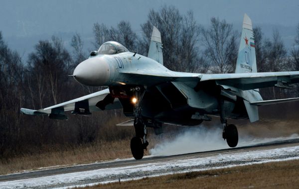 Su-27SM fighter lands as part of the tactical flight drill by fighter aircraft of the Eastern Military District conducted at Tsentralnaya Uglovaya military airfield in Primorye Territory - Sputnik International