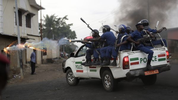 Burundi riot police fire tear gas as they chase demonstrators during clashes in Bujumbura, Burundi, Wednesday April 29, 2015 Burundi riot police fire tear gas as they chase demonstrators during clashes in Bujumbura, Burundi, Wednesday April 29, 2015 - Sputnik International