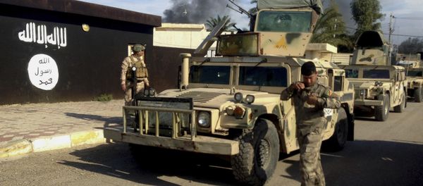 Iraqi army soldiers deploy in front of a court run by the Islamic State group after a military operation to regain control of the town of Sadiyah in Diyala province, 60 miles (95 kilometers) north of Baghdad, Iraq (File) - Sputnik International