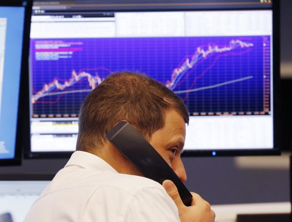 A trader makes a telephone call at the stock market in Frankfurt, Germany (File) A trader makes a telephone call at the stock market in Frankfurt, Germany (File) - Sputnik International