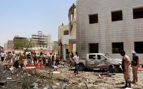 Fighters loyal to the government gather at the site of a suicide car bombing in Yemen’s southern city of Aden, Yemen, Monday, Aug. 29, 2016 Fighters loyal to the government gather at the site of a suicide car bombing in Yemen’s southern city of Aden, Yemen, Monday, Aug. 29, 2016 - Sputnik International