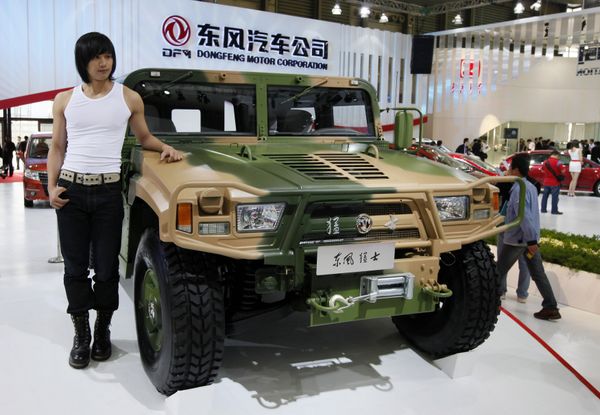 FILE - In this April 20, 2009 file photo, a model poses next to Dongfeng Motor's Mengshi, or Brave Soldier, at the Shanghai International Auto Show in Shanghai, China FILE - In this April 20, 2009 file photo, a model poses next to Dongfeng Motor's Mengshi, or Brave Soldier, at the Shanghai International Auto Show in Shanghai, China - Sputnik International