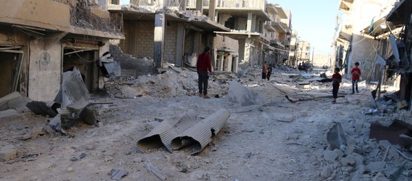 People inspect a damaged site after airstrikes on the rebel held Sheikh Fares neighbourhood of Aleppo, Syria October 1, 2016 - Sputnik International