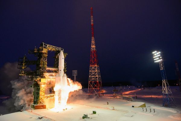 Russian Cosmonauts Could Be Going to the Moon Without a Super-Heavy Launch Vehicle Russian Cosmonauts Could Be Going to the Moon Without a Super-Heavy Launch Vehicle - Sputnik International