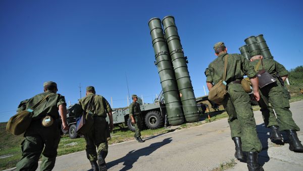 C-400 Triumph missiles protect air lines of Moscow and central industrial regions of Russia - Sputnik International