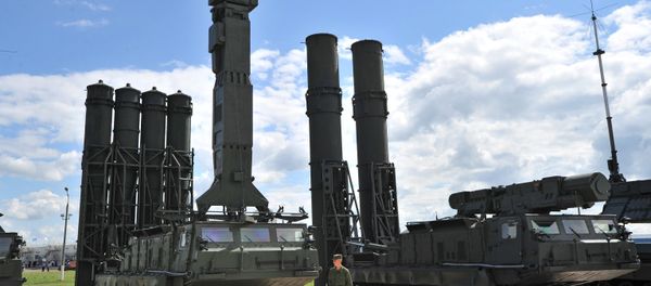 S-300V and S-300VM anti-aircraft long distance missile systems showcased at the 2nd International Forum 'Engineering Technologies 2012' in Zhukovsky outside Moscow. - Sputnik International