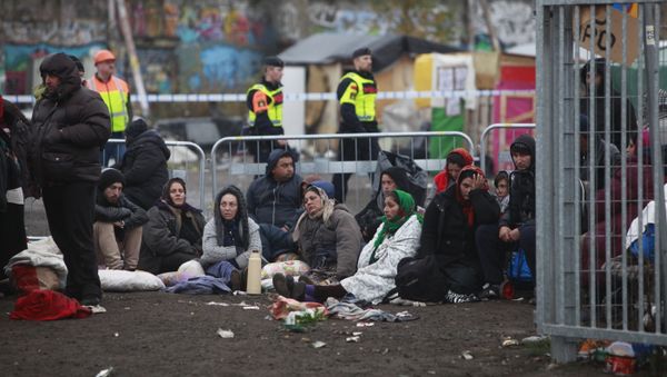 Migrants sit on the ground before leaving an illegal camp set up in Malmo (file) - Sputnik International