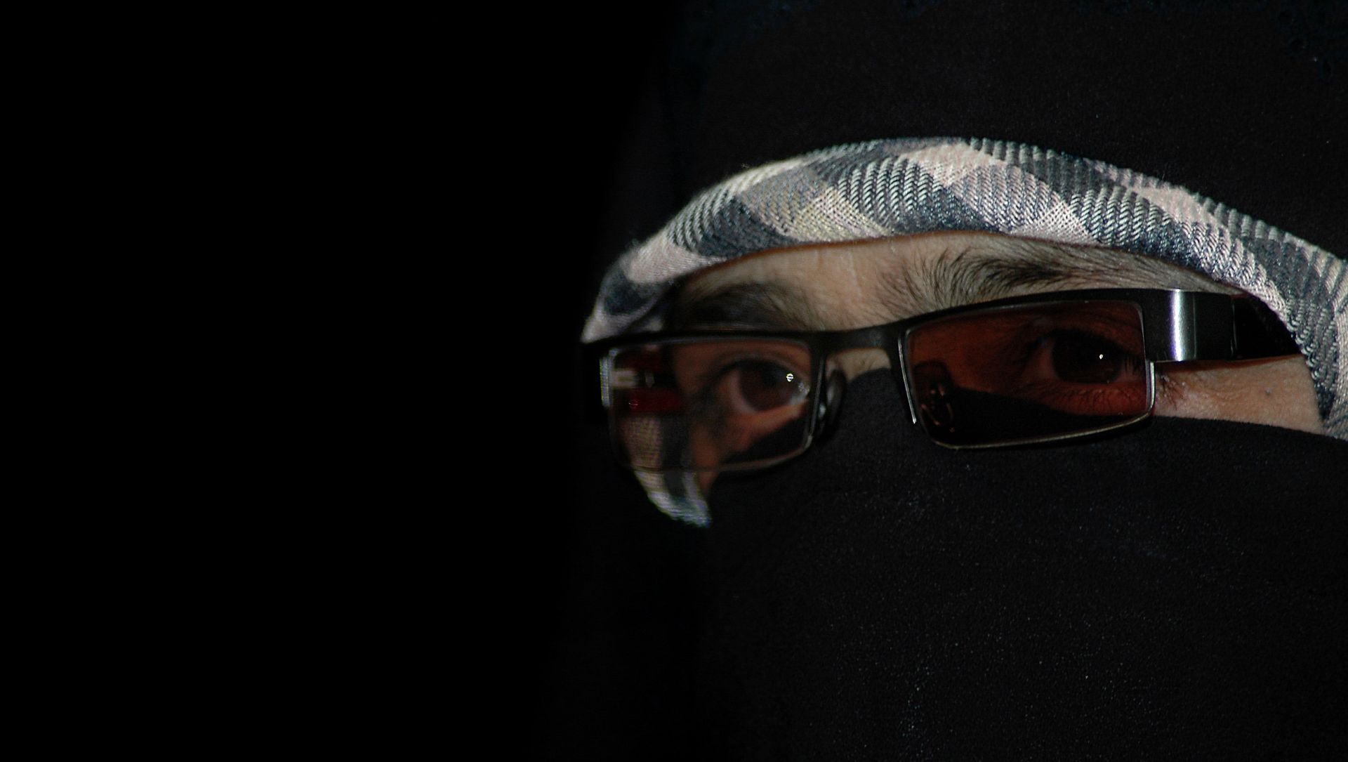 Asiya Andrabi, the head of Kashmir's women's separatist group, Dukhtaran-e- millat, or Daughters of the Nation, looks on during a press conference in Srinagar, India. (File) Asiya Andrabi, the head of Kashmir's women's separatist group, Dukhtaran-e- millat, or Daughters of the Nation, looks on during a press conference in Srinagar, India. (File) - Sputnik International, 1920, 23.02.2021