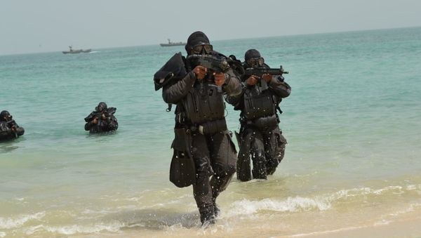Members of Royal Saudi Navy takes part in ÒGulf Shield 1Ó exercise, east of Saudi Arabia, in this handout photo received October 4, 2016. - Sputnik International