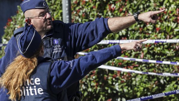 Police investigate the scene where a man stabbed two police officers, in the Schaerbeek neighborhood in Brussels, Wednesday, Oct. 5, 2016. Police investigate the scene where a man stabbed two police officers, in the Schaerbeek neighborhood in Brussels, Wednesday, Oct. 5, 2016. - Sputnik International