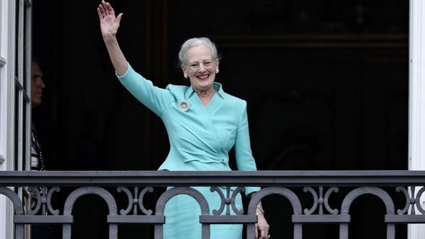 The Queen of Denmark, Margrethe II celebrates her 75th birthday on the balcony looking out at the crowd below, at Christian VII’s Palace, Amalienborg, Thursday, April 16 2015. - Sputnik International