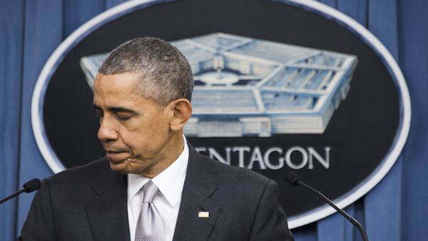 US President Barack Obama speaks to reporters following a National Security Council meeting on the counter-ISIL at the Pentagon in Washington, DC, December 14, 2015 - Sputnik International
