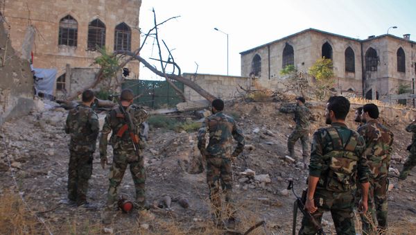 Syrian pro-government soldiers advance in Aleppo's rebel held Bustan al-Basha neighbourhood on October 6, 2016 Syrian pro-government soldiers advance in Aleppo's rebel held Bustan al-Basha neighbourhood on October 6, 2016 - Sputnik International