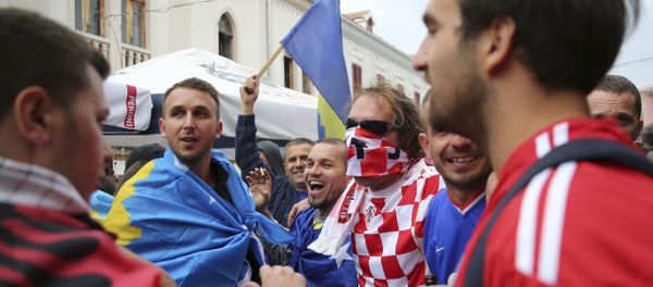Kosovo and Croatia's fans draped in national flags sing together ahead of the World Cup Group I qualifying match between Kosovo and Croatia in main square in Shkoder, Albania on Thursday Oct. 6, 2016 Kosovo and Croatia's fans draped in national flags sing together ahead of the World Cup Group I qualifying match between Kosovo and Croatia in main square in Shkoder, Albania on Thursday Oct. 6, 2016 - Sputnik International