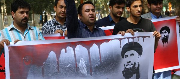 Protesters in Kabul bearing a banner that says Put Hekmatyar on trial! Protesters in Kabul bearing a banner that says Put Hekmatyar on trial! - Sputnik International