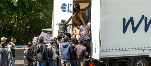 This file photo taken on June 23, 2015 shows migrants climbing in the back of a lorry on the A16 highway leading to the Eurotunnel in Calais, northern France This file photo taken on June 23, 2015 shows migrants climbing in the back of a lorry on the A16 highway leading to the Eurotunnel in Calais, northern France - Sputnik International