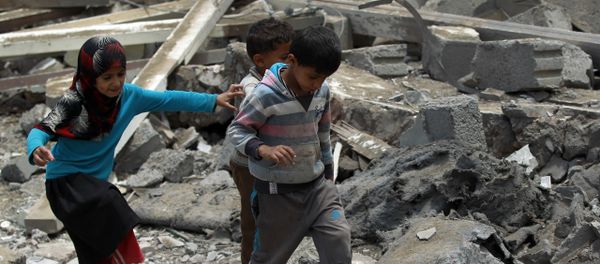 Yemeni children walk amidst the rubble of a house in Yemen's Huthi rebel-held capital Sanaa on August 11, 2016. Yemeni children walk amidst the rubble of a house in Yemen's Huthi rebel-held capital Sanaa on August 11, 2016. - Sputnik International