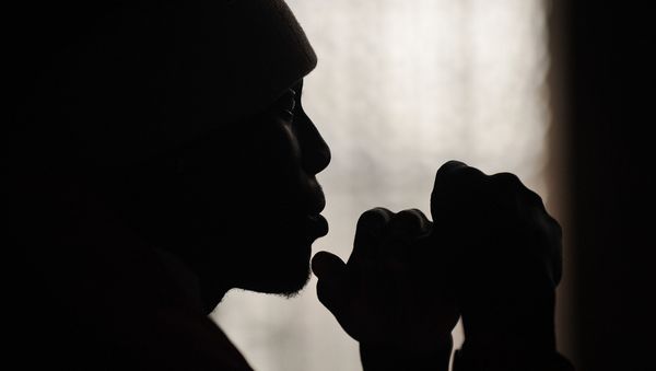 Former gang member Tayo Shodunke attends a mentoring session at St Paul's church in east London, on August 17, 2011. - Sputnik International
